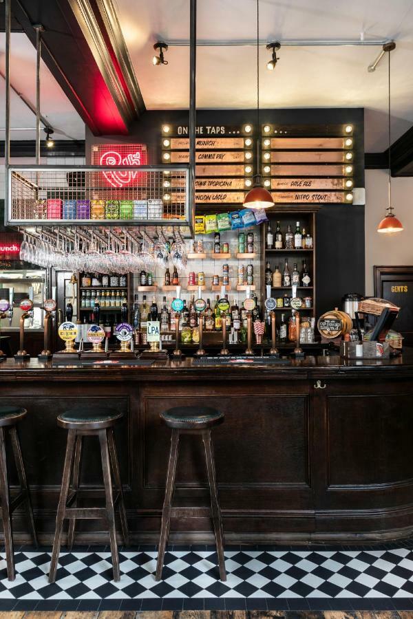 Publove @ The Rose & Crown London Ngoại thất bức ảnh